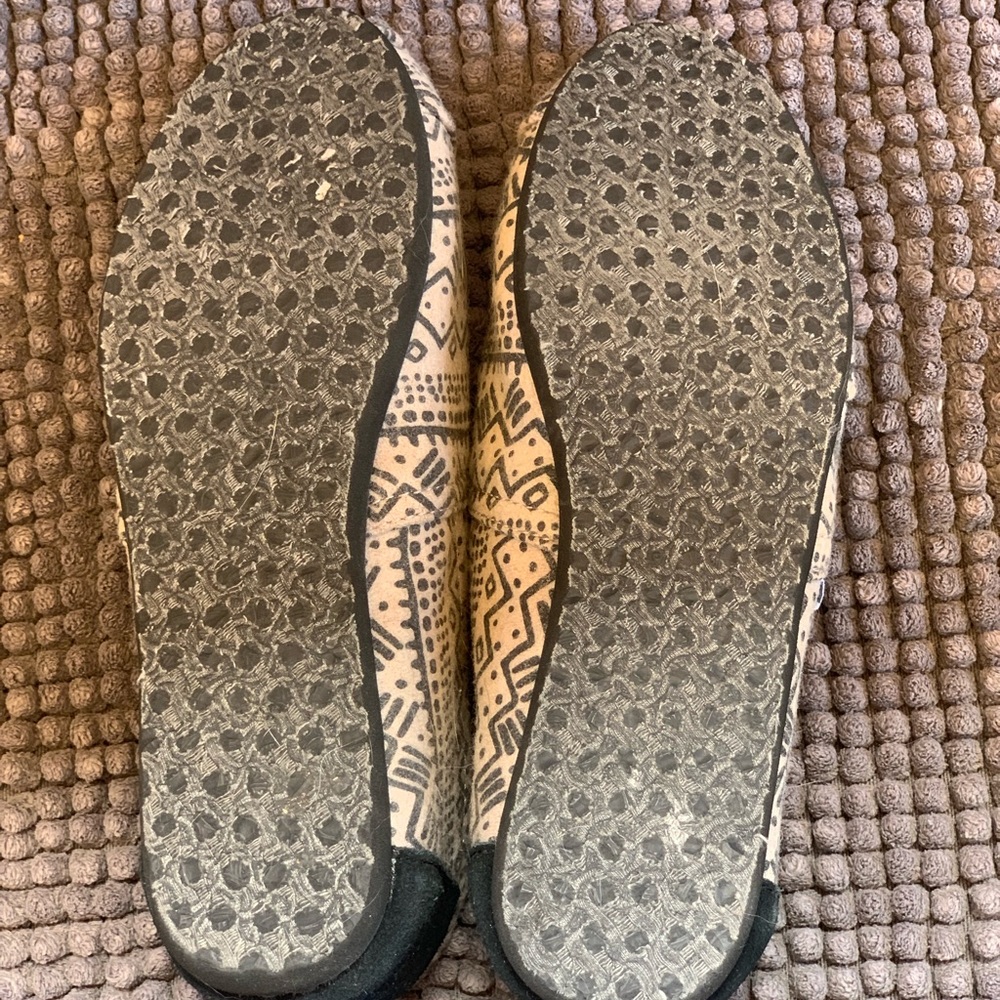 Toms - Picture 4 of 4